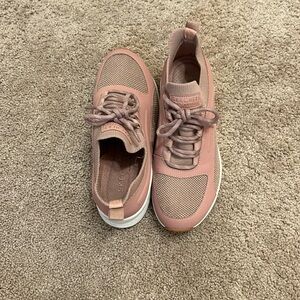 Skechers tennis shoes